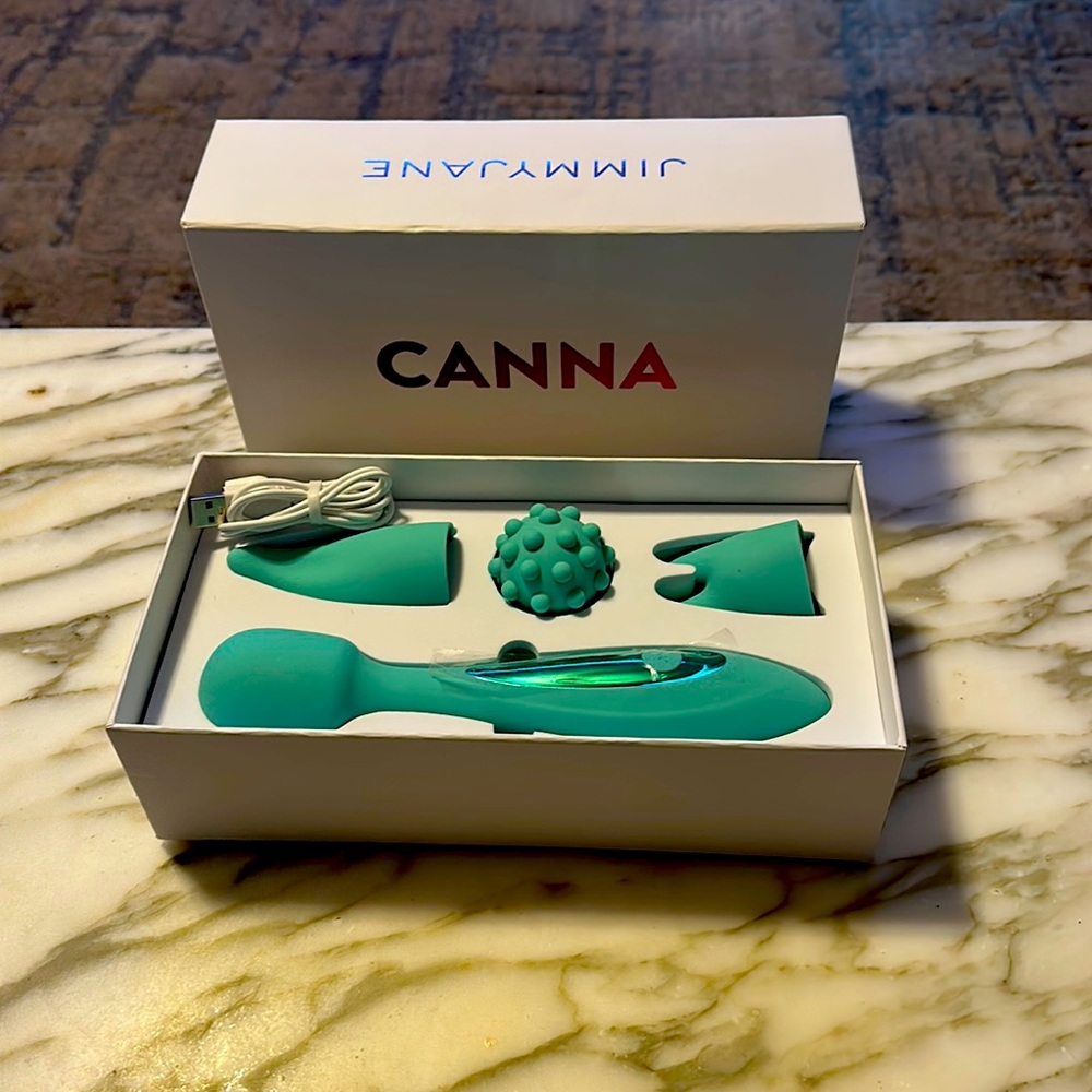New JimmyJane Personal Massager; 3 attachments and charging cord included; Teal
